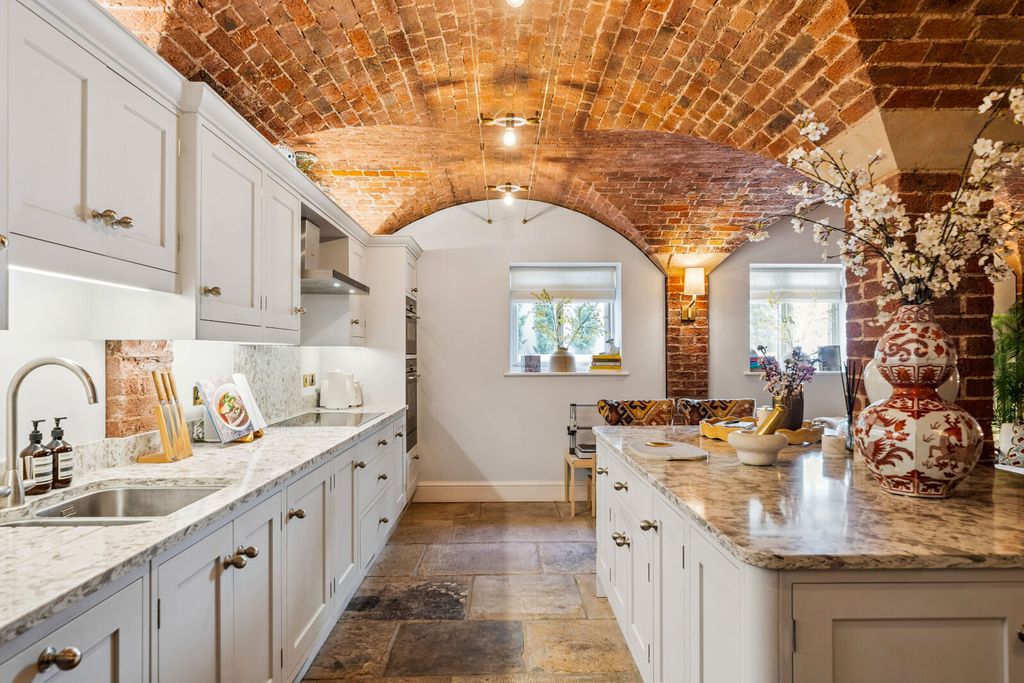 Additional image 9 of 3 bed flat for saleWilloughby Lane, Bromley BR1