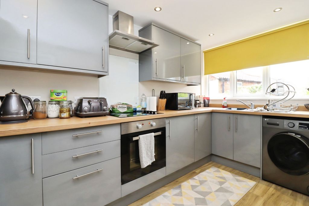 Additional image 6 of 2 bed flat for saleSouth Street, Caistor LN7