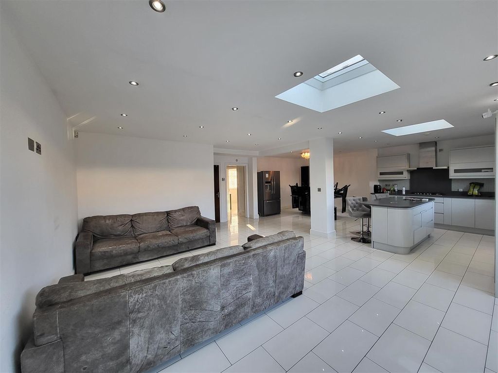 Additional image 5 of 5 bed semi-detached house for saleBrunswick Road, Bexleyheath DA6