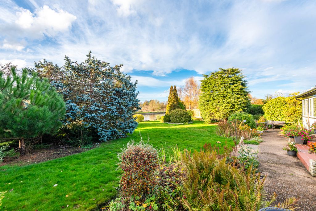 Additional image 7 of 4 bed detached bungalow for saleRiverside Avenue, Broxbourne EN10