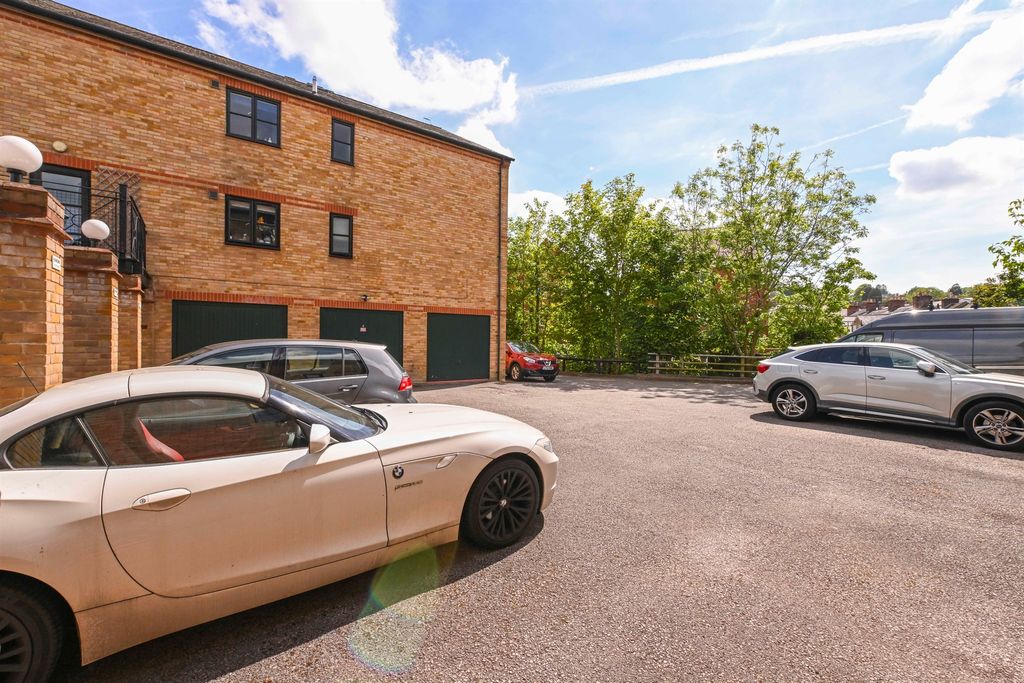 Additional image 12 of 2 bed flat for saleRavens Lane, Berkhamsted HP4