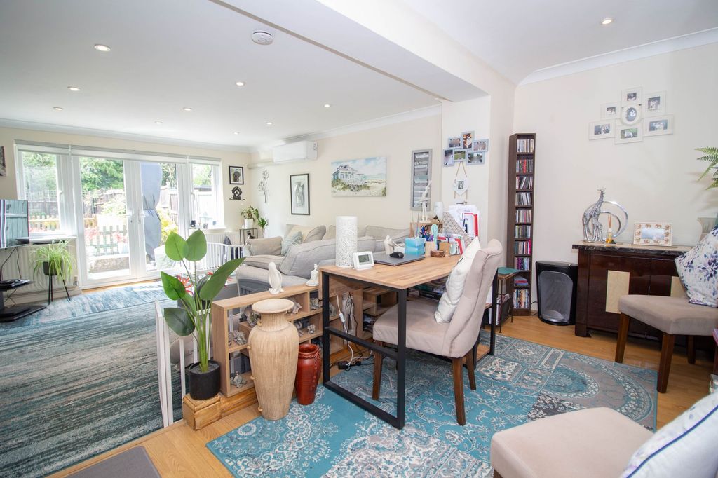 Additional image 9 of 3 bed semi-detached bungalow for saleHarrow Way, Carpenders Park, Watford WD19