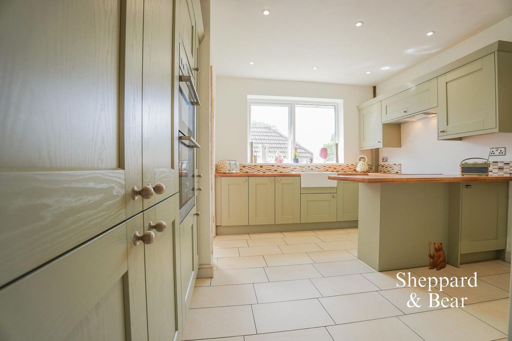 Additional image 2 of 3 bed detached bungalow for saleBall Road, Llanrumney, Cardiff CF3