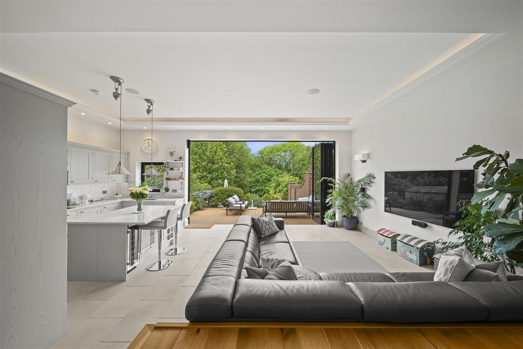Additional image 3 of 4 bed semi-detached house for saleManor House Gardens, Abbots Langley WD5