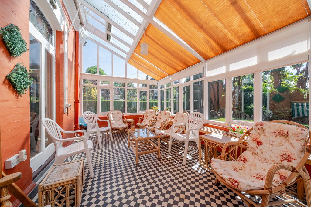 Additional image 11 of 6 bed detached house for saleCargate Avenue, Aldershot GU11