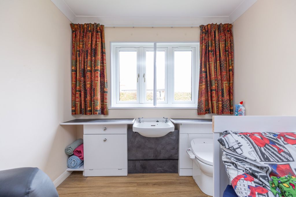 Additional image 8 of 2 bed flat for saleKing Edmund Court, Gillingham SP8