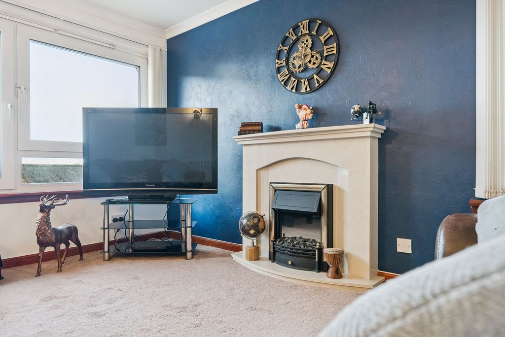 Additional image 8 of 2 bed flat for sale4 Lomond Court, Helensburgh G84