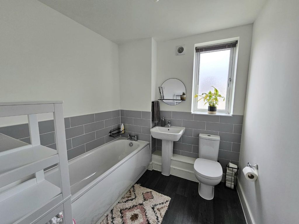Additional image 11 of 2 bed flat for saleAshton Lane, Dursley GL11