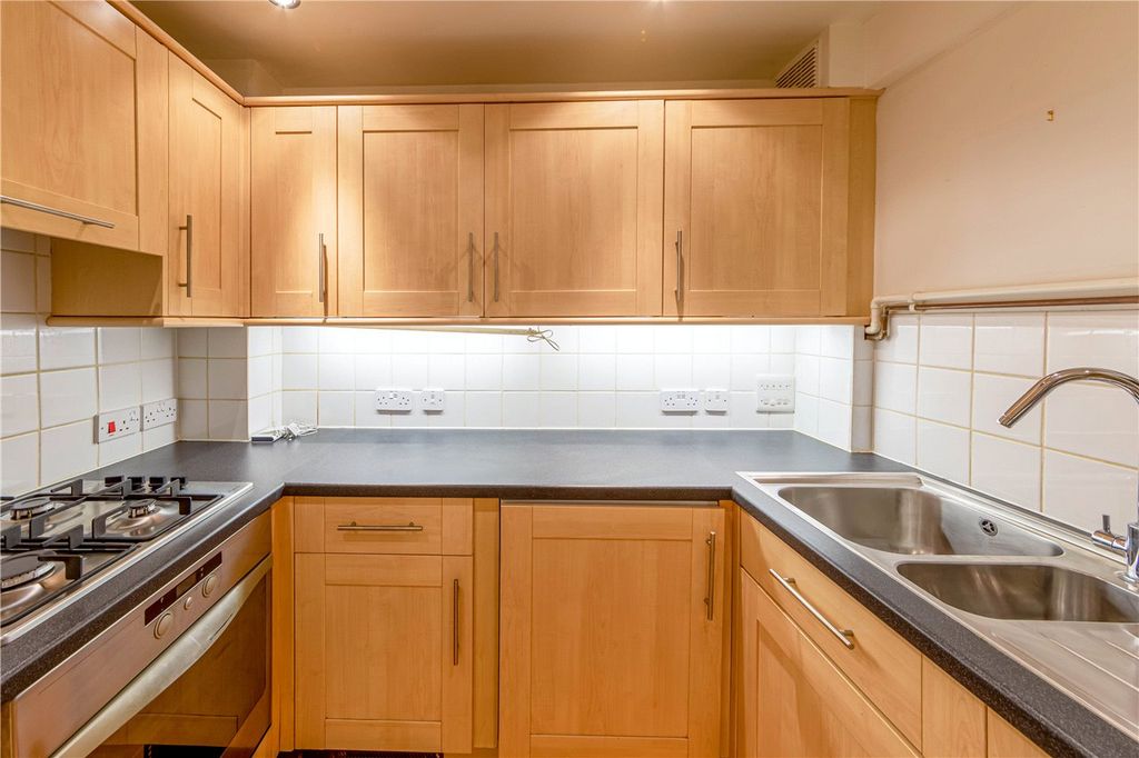 Additional image 3 of 2 bed flat for saleChesham Road, Berkhamsted HP4