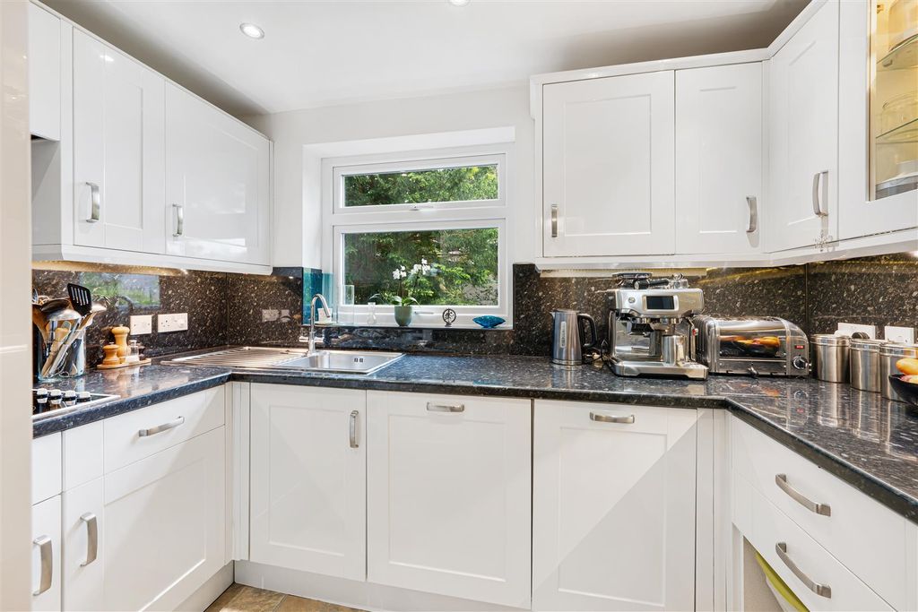 Additional image 8 of 4 bed town house for saleDunham Rise, Altrincham WA14