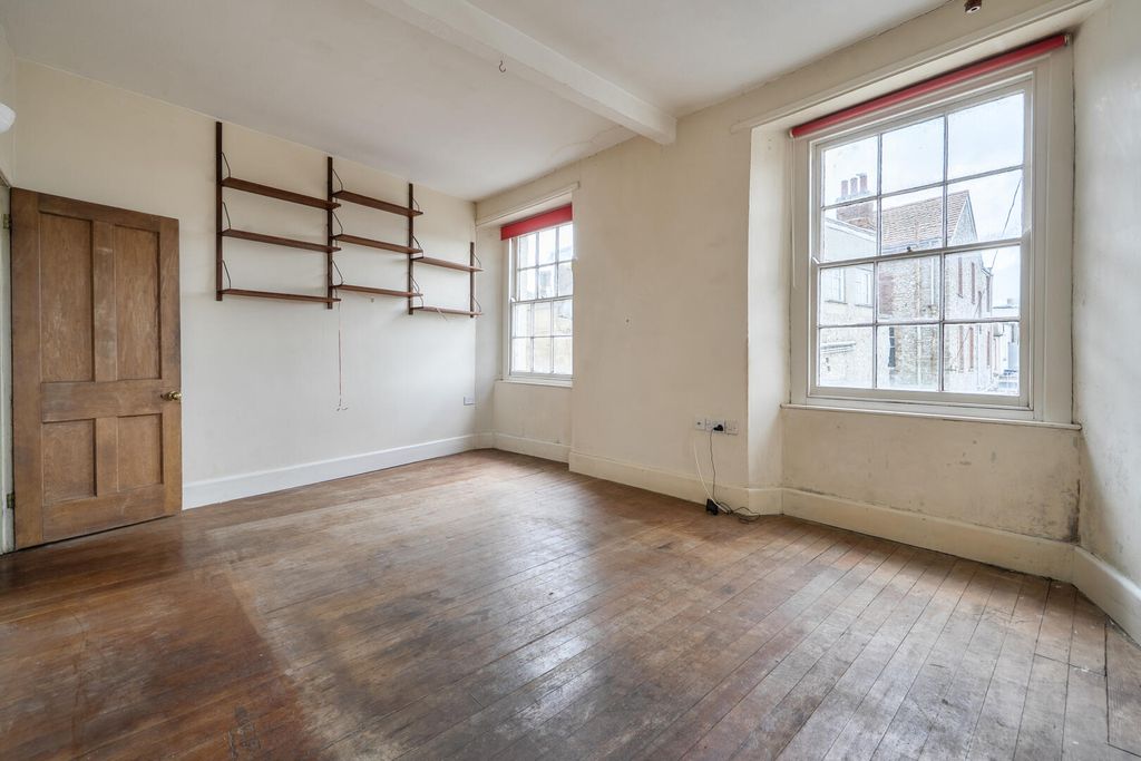 1 bed flat for saleMarket Square, Axminster EX13 photo 5