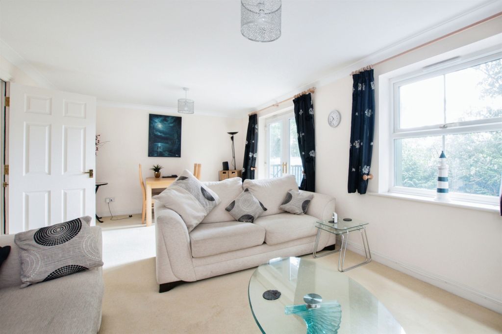 2 bed flat for saleSt. Stephens Road, Bournemouth BH2 photo 3