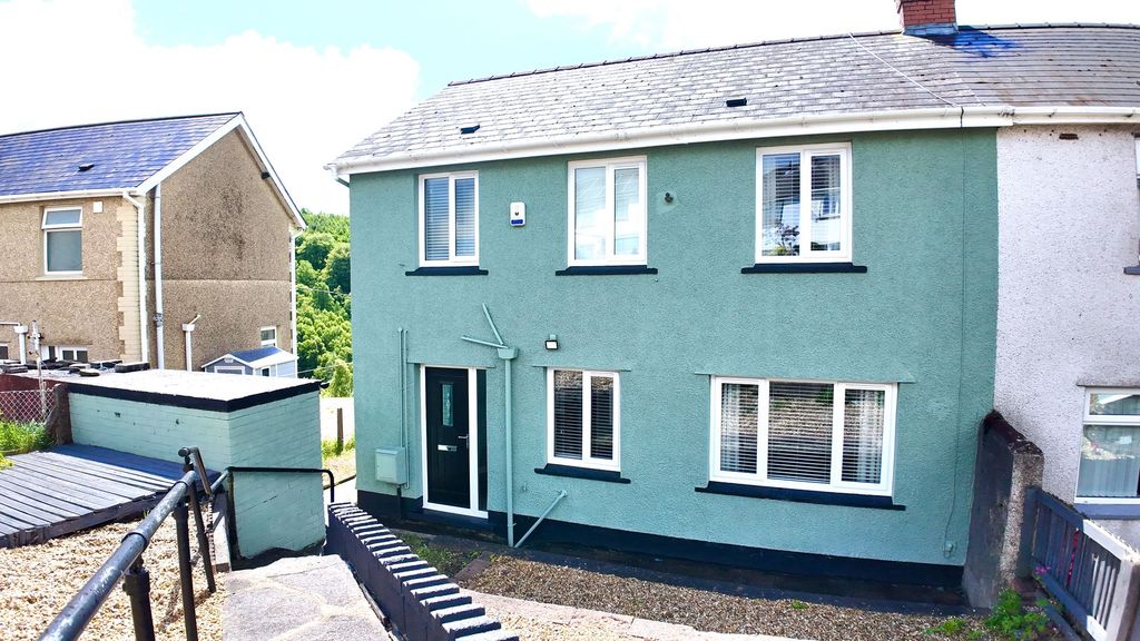 3 bed semi-detached house for saleBronawelon Terrace, Crumlin NP11
