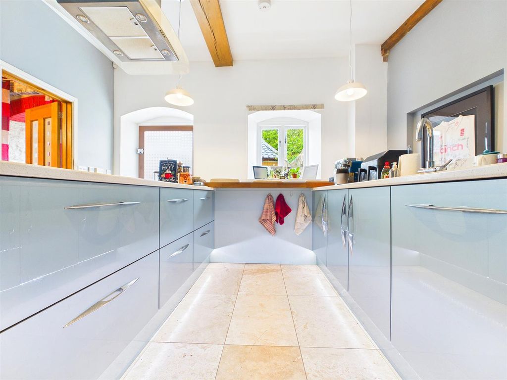 4 bed barn conversion for saleUndy, Caldicot NP26 photo 4