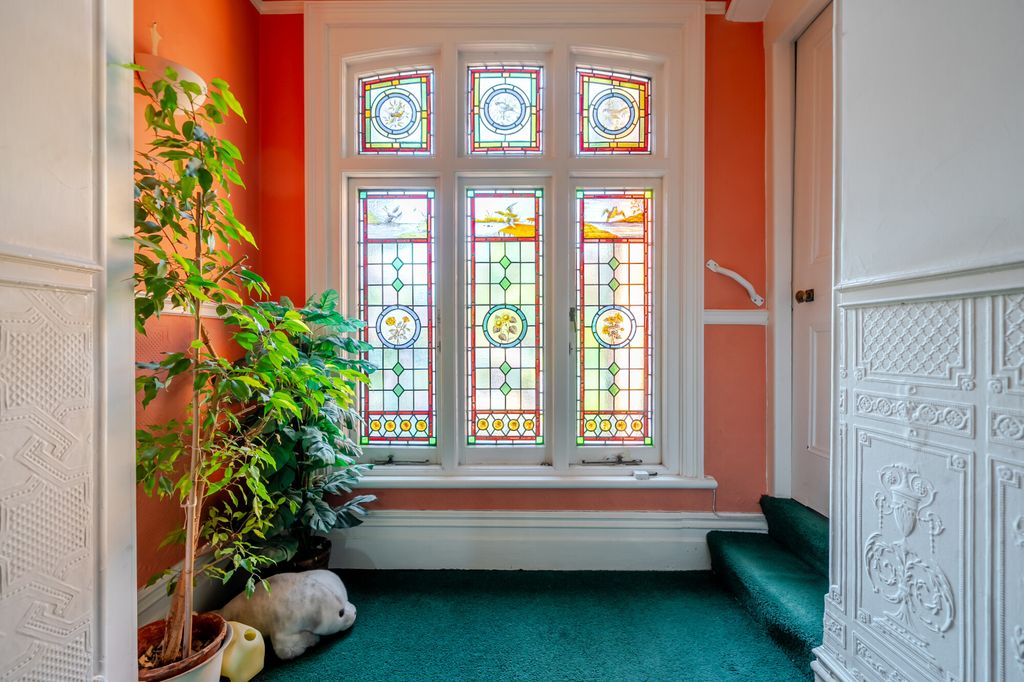 Additional image 13 of 6 bed detached house for saleCargate Avenue, Aldershot GU11