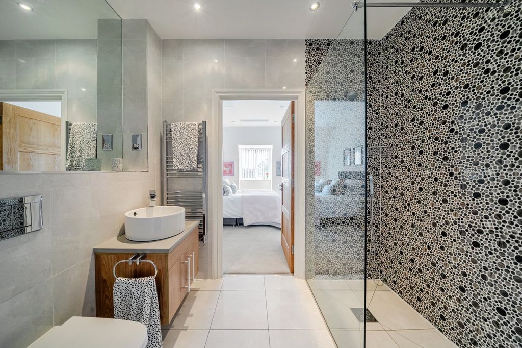 Additional image 13 of 3 bed flat for saleKemerton Road, Beckenham BR3