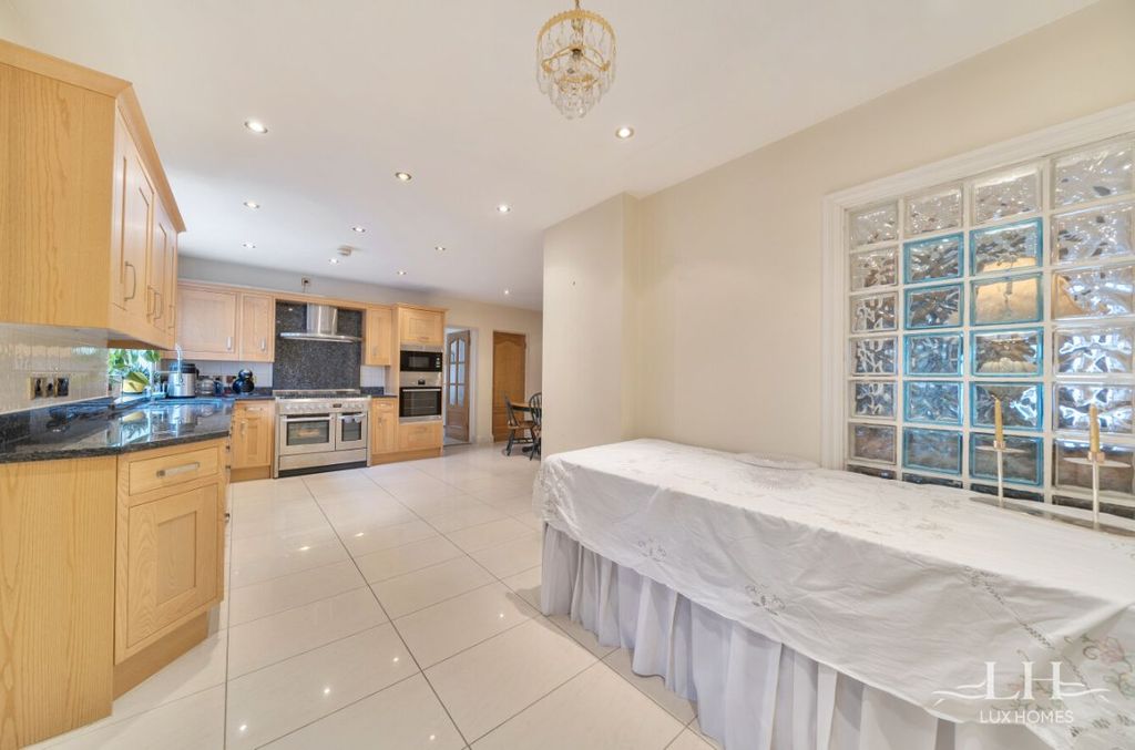Additional image 8 of 4 bed detached house for saleNelmes Road, Emerson Park RM11