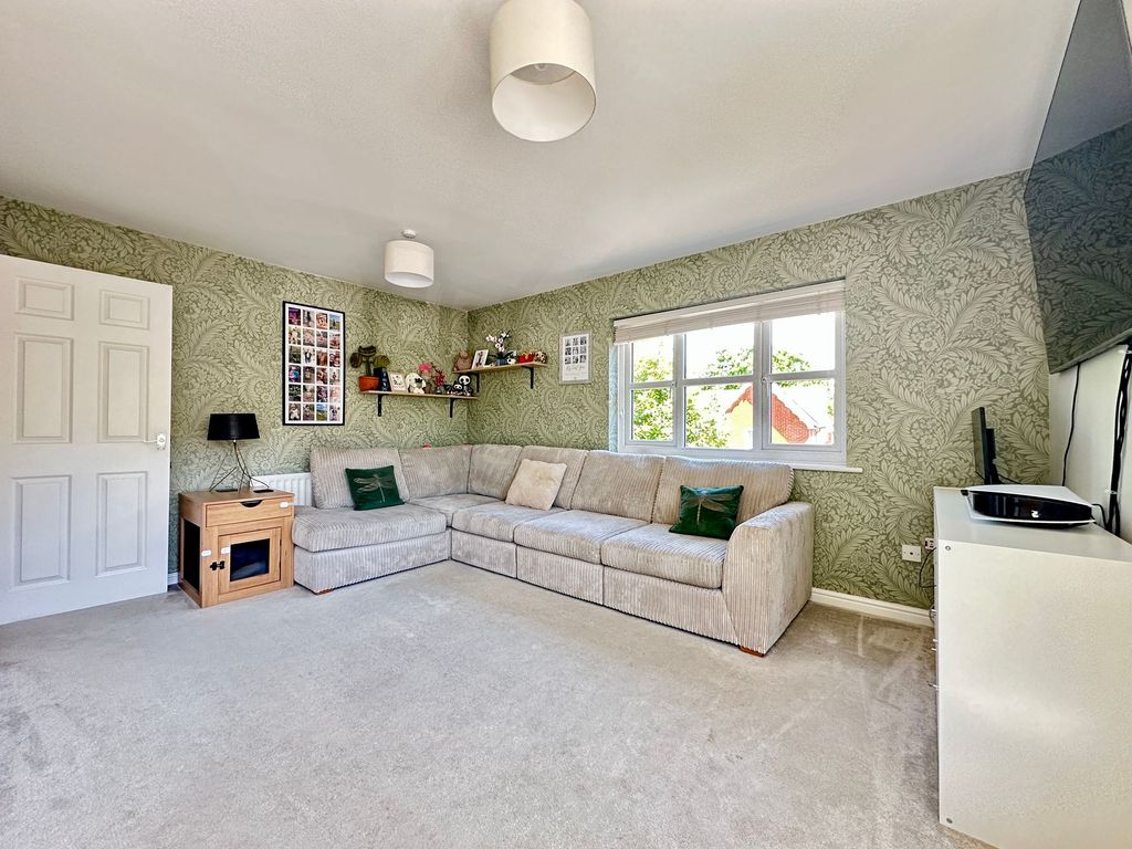 Additional image 3 of 2 bed flat for saleBramble Tye, Noak Bridge SS15