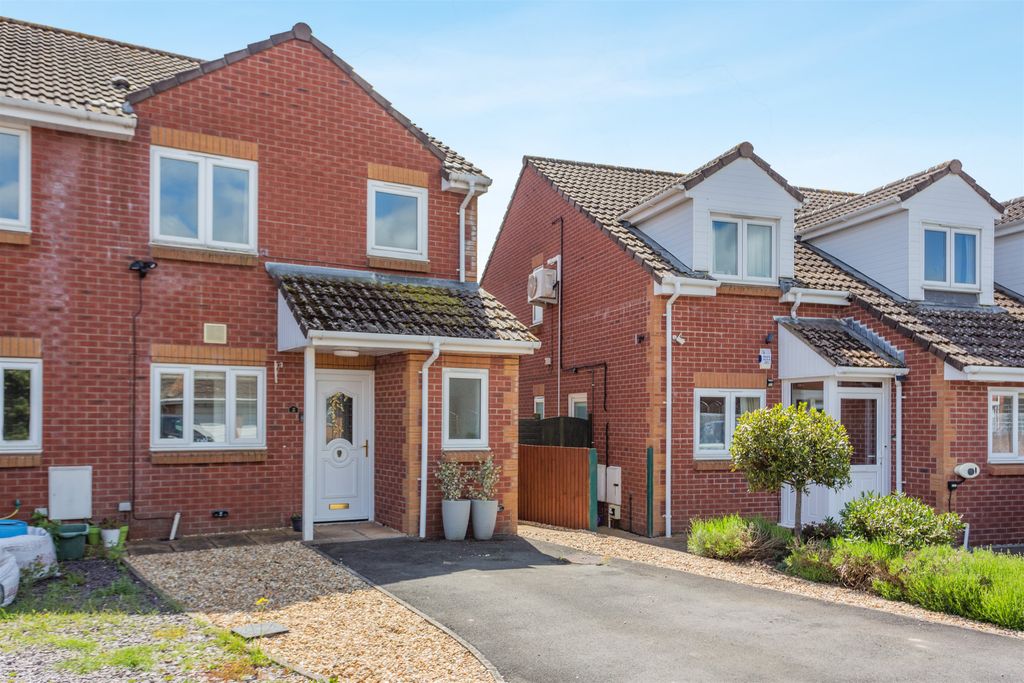 3 bed end terrace house for saleThe Retreat, Caldicot, Monmouthshire NP26
