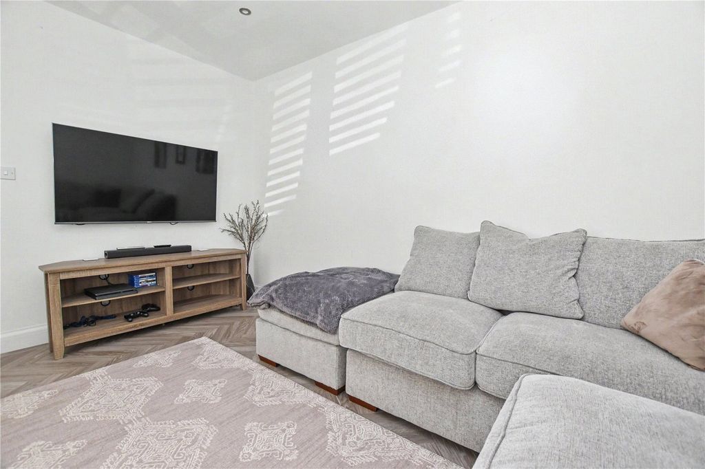 Additional image 16 of 4 bed semi-detached house for saleHaslemere Road, Bexleyheath DA7