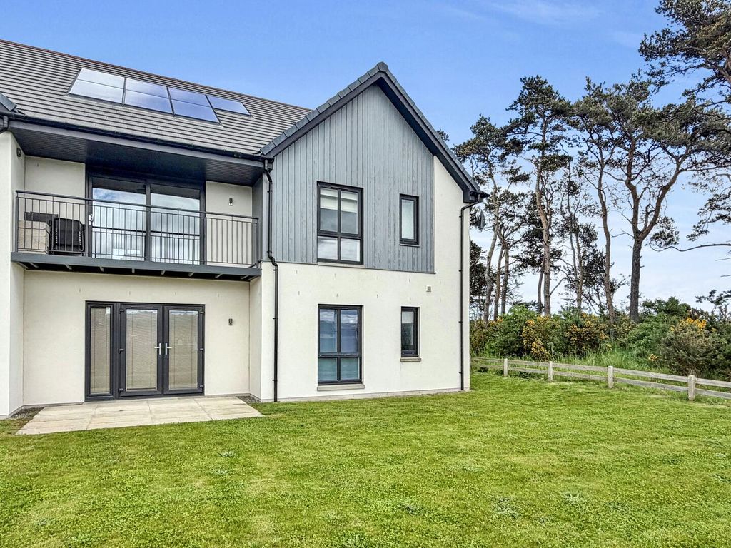 2 bed flat for saleCarnegie Court, Elgin IV30