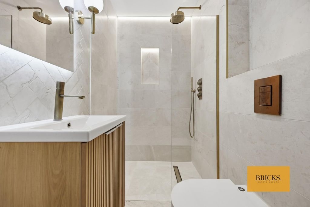 Additional image 4 of 1 bed flat for saleBuckhurst Mews, Queens Road, Buckhurst Hill IG9