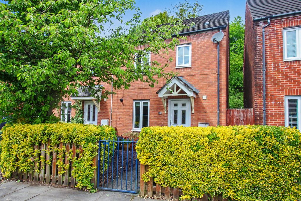 3 bed semi-detached house for saleBluebell View, Llanbradach, Caerphilly CF83