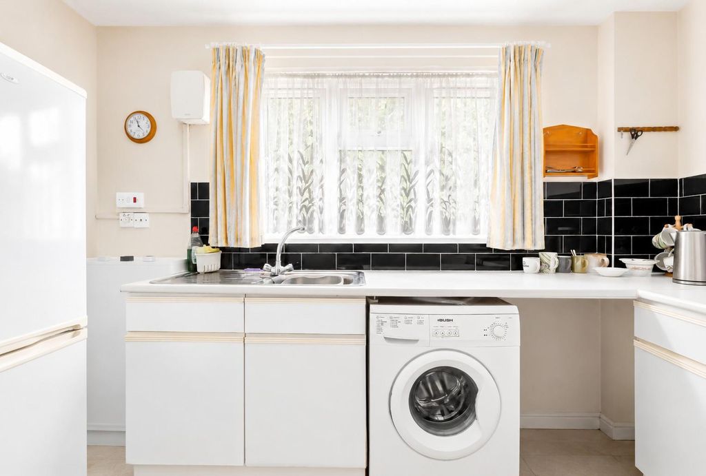 Additional image 7 of 2 bed flat for saleMulberry Close, Broxbourne EN10
