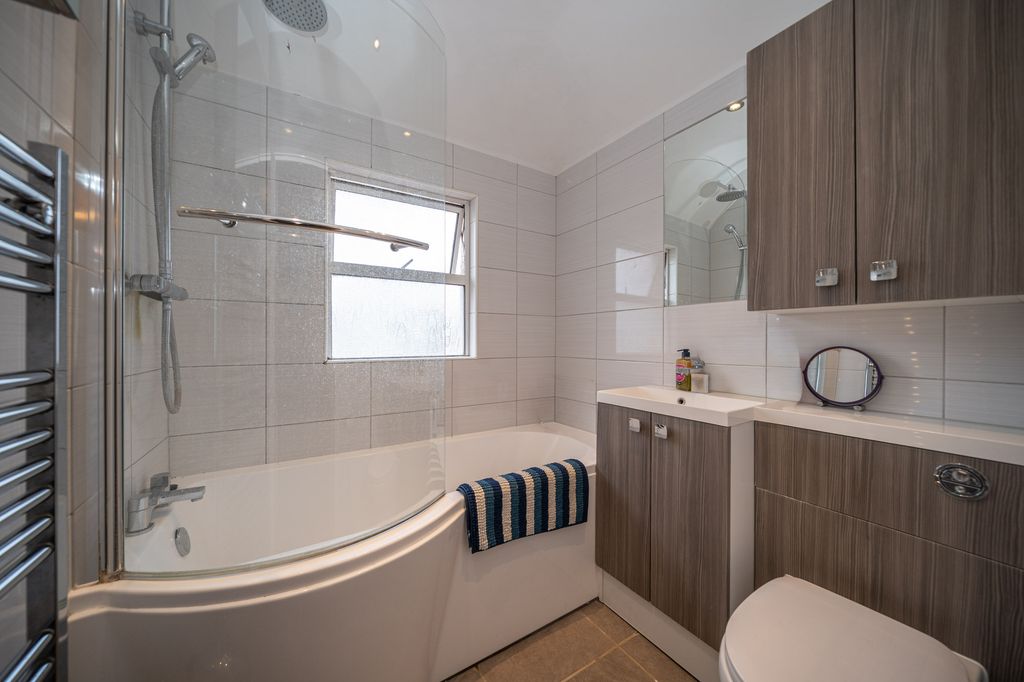 Additional image 15 of 4 bed semi-detached house for saleWoodlands Avenue, Berkhamsted HP4