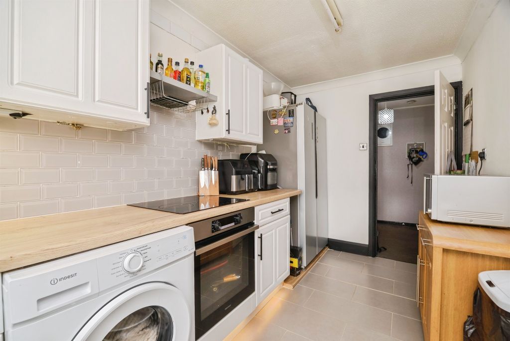 2 bed flat for saleHighfield Road, Middlesbrough TS4 photo 4