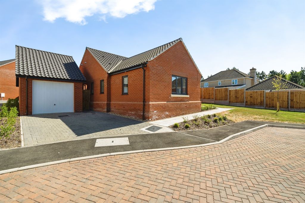 Additional image 20 of 3 bed detached bungalow for saleJubilee Way, Holton, Halesworth IP19