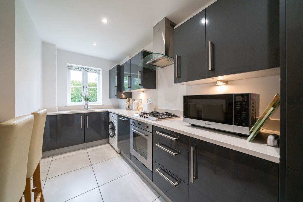 Additional image 6 of 2 bed flat for saleChesham Road, Berkhamsted HP4