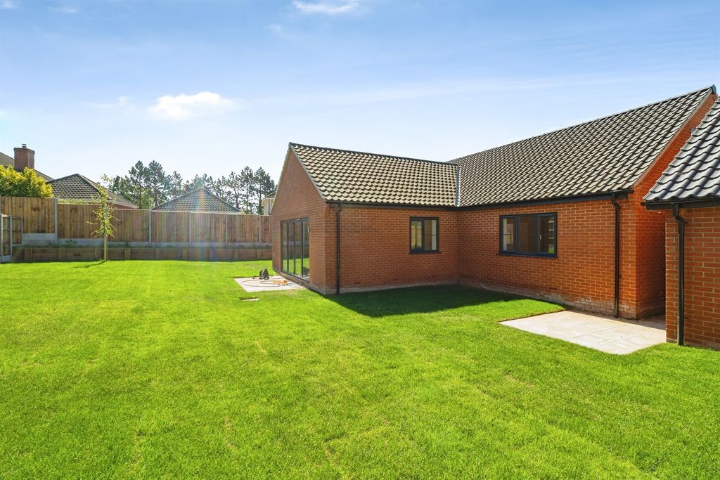 Additional image 21 of 3 bed detached bungalow for saleJubilee Way, Holton, Halesworth IP19