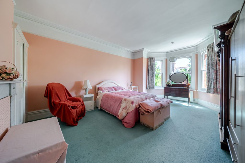 Additional image 14 of 6 bed detached house for saleCargate Avenue, Aldershot GU11