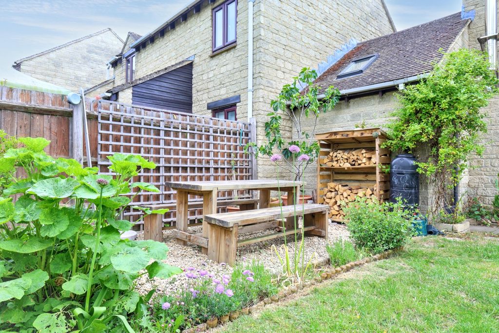 Additional image 25 of 3 bed link detached house for sale23 Calais Dene, Bampton OX18