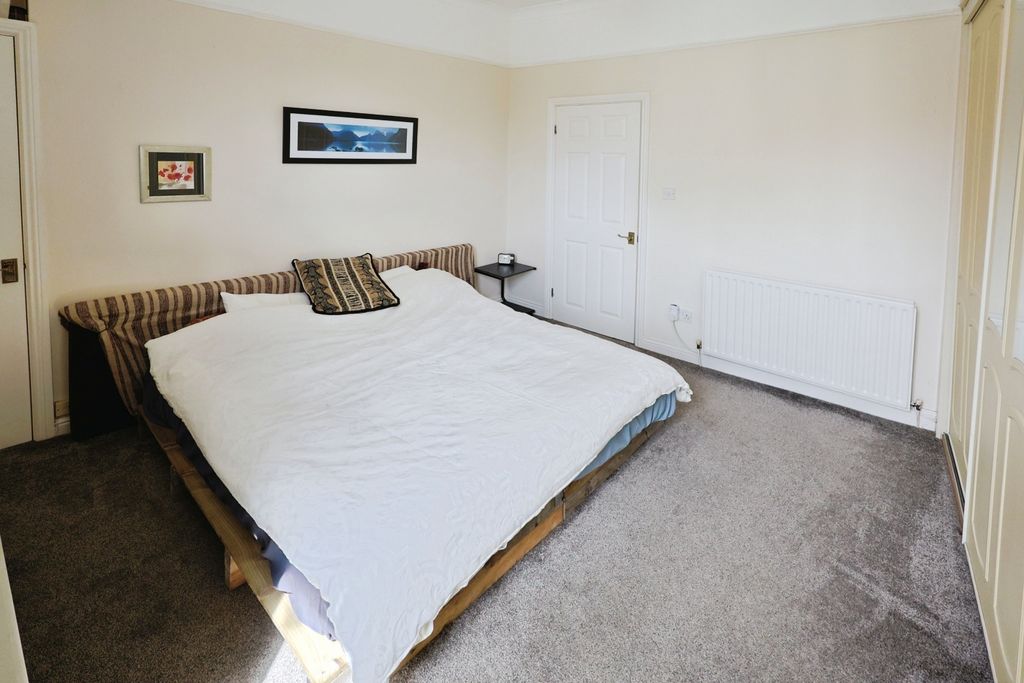Additional image 5 of 2 bed flat for saleMarket Place, Bishop Auckland DL14
