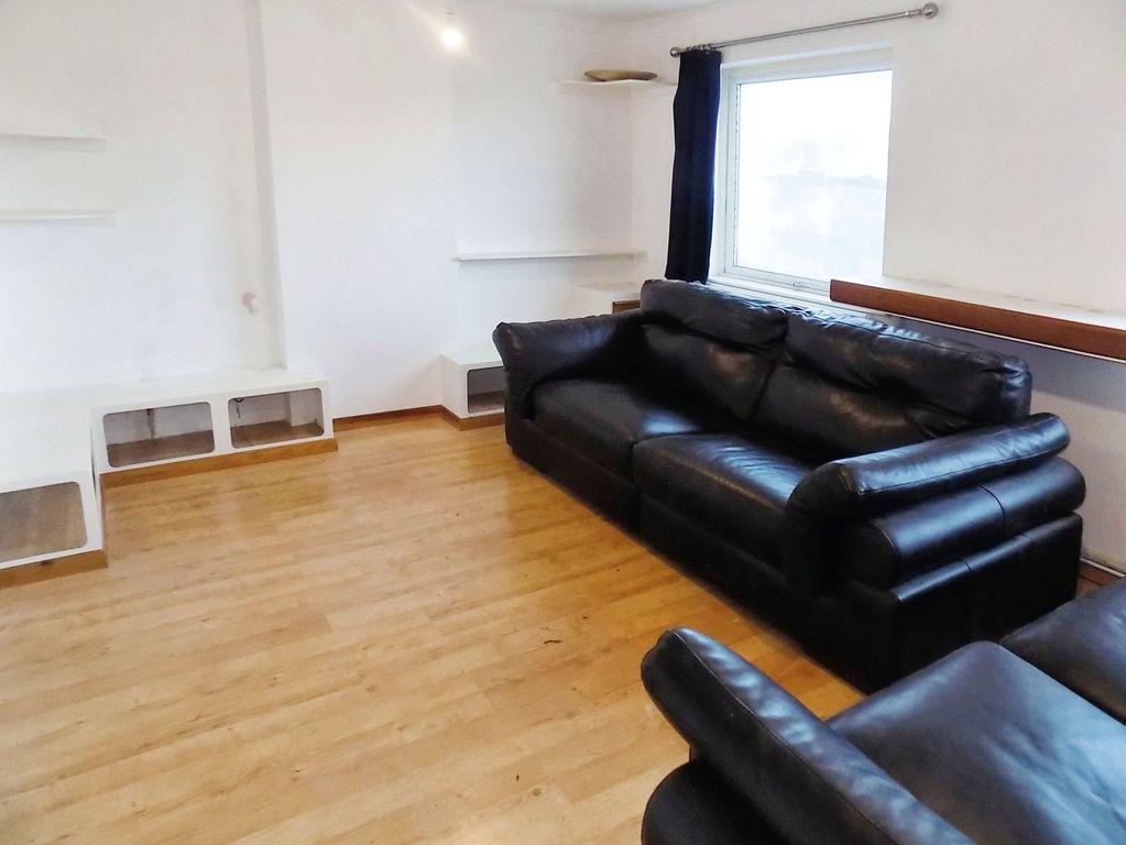 2 bed flat for saleElm Crescent, Bridgend CF31