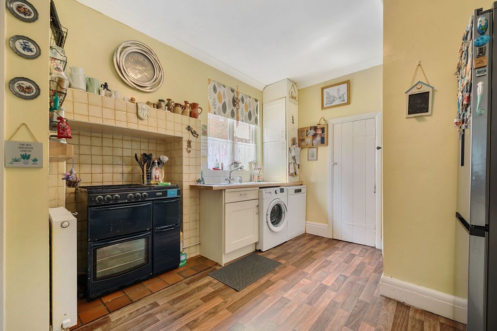 1 bed flat for saleParklands Avenue, Bognor Regis PO21 photo 3