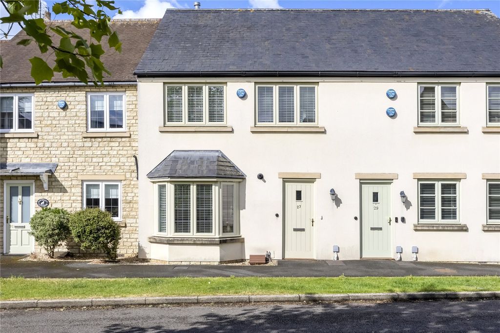 3 bed terraced house for saleGordon Close, Broadway, Worcestershire WR12