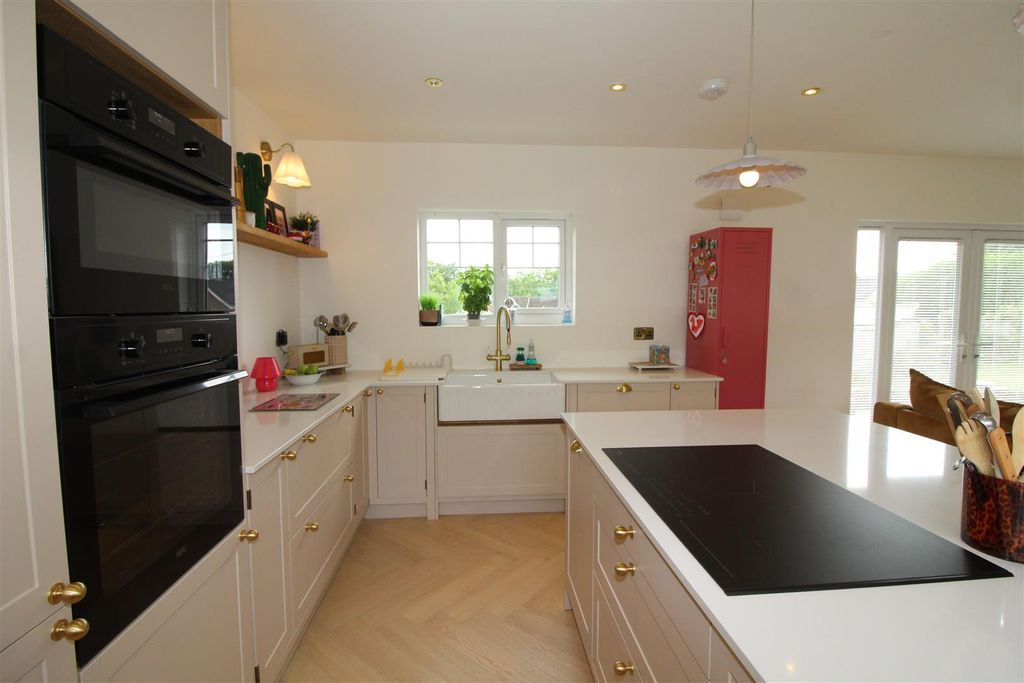 Additional image 4 of 3 bed detached bungalow for saleManor Road, Pontllanfraith, Blackwood NP12