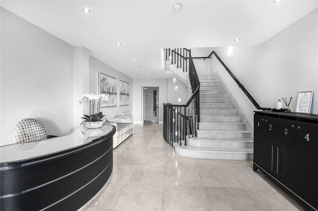 Additional image 3 of 2 bed flat for saleCamlet Way, Hadley Wood EN4