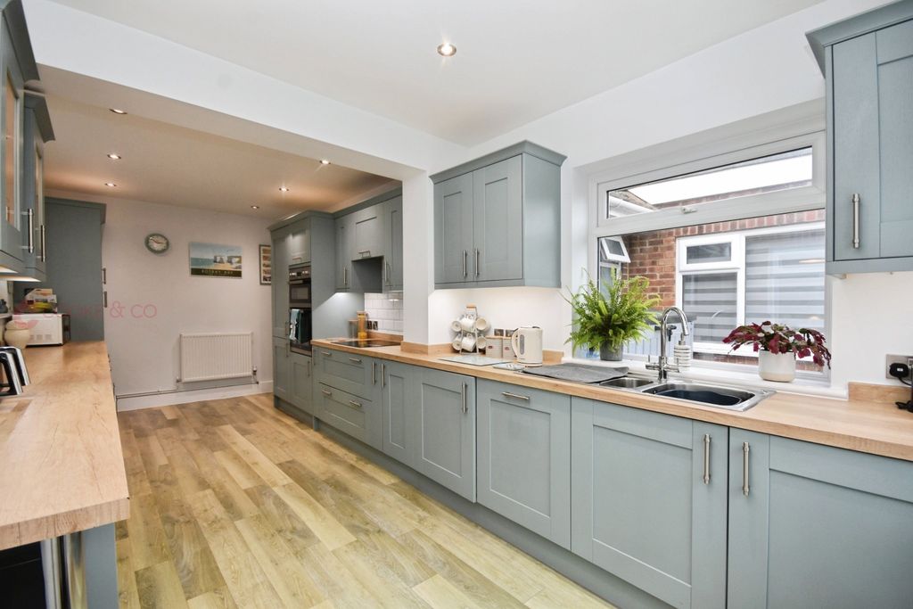Additional image 17 of 4 bed detached bungalow for saleKingsgate Avenue, Broadstairs, Kent CT10