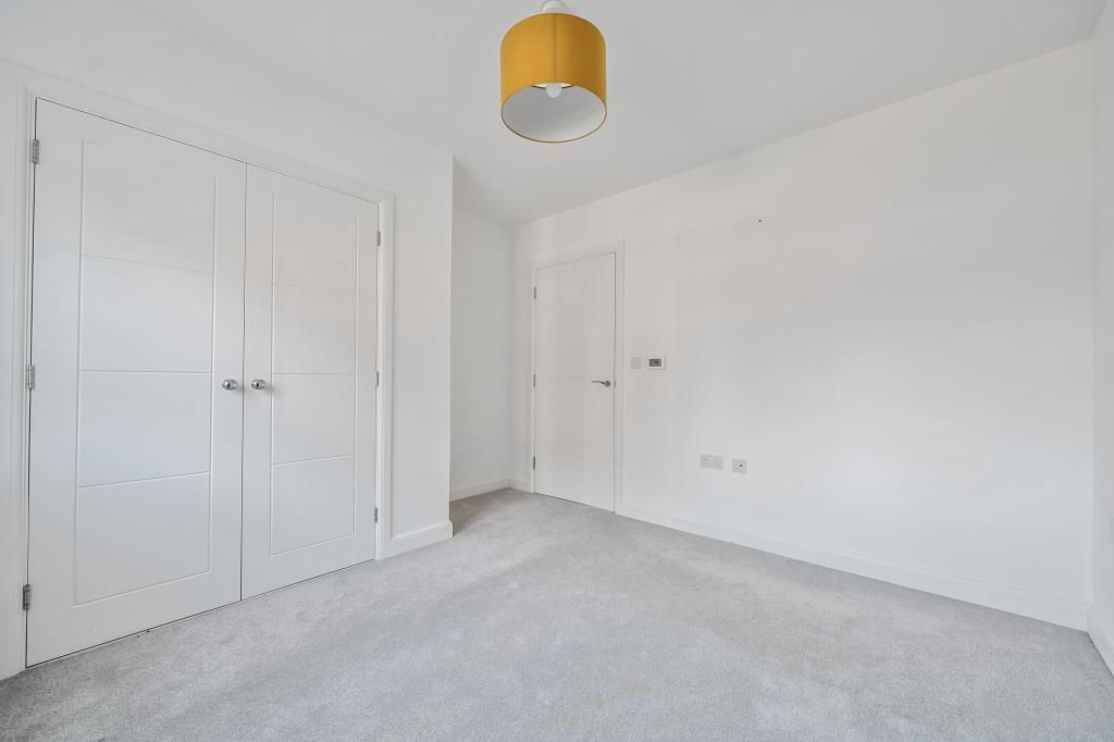 2 bed flat for saleArborfield Green, Reading, Berkshire RG2 photo 3