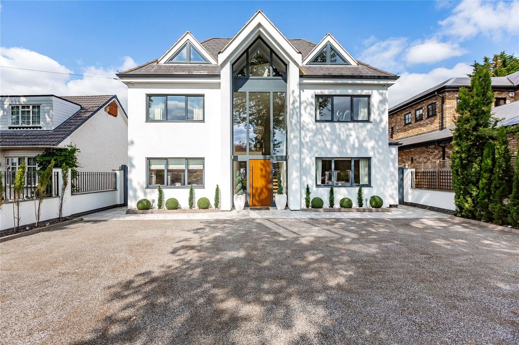 5 bed detached house for saleNelmes Road, Emerson Park RM11