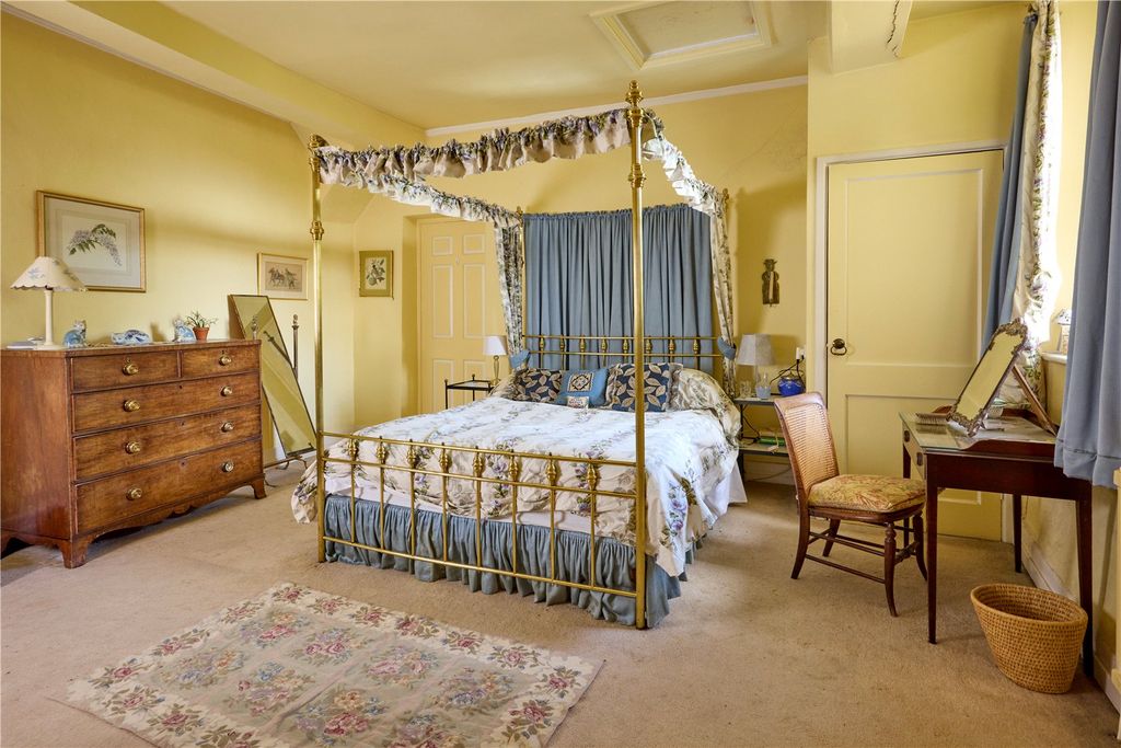Additional image 14 of 6 bed semi-detached house for saleBroad Street, Bampton, Oxfordshire OX18