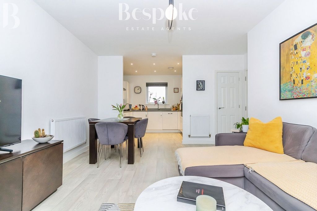 Additional image 7 of 1 bed flat for saleBolton Drive, Shinfield RG2