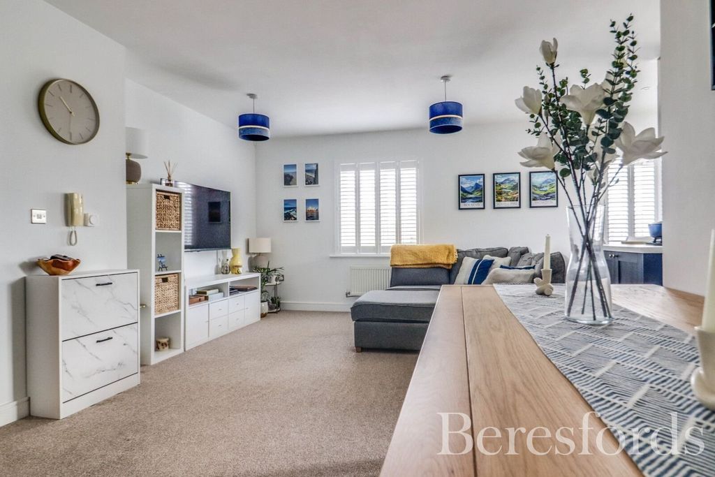 2 bed flat for salePanfield Lane, Braintree CM7 photo 5