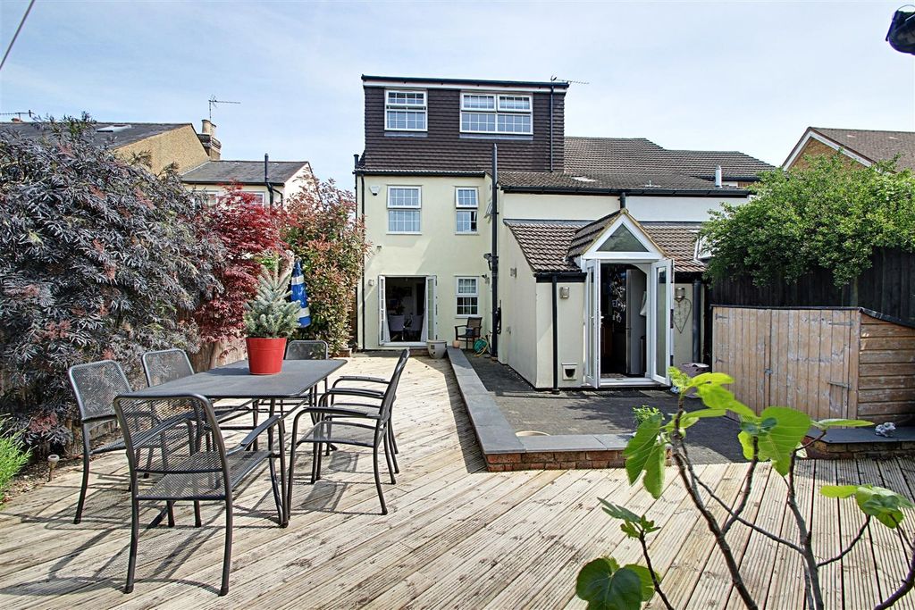4 bed property for saleAdrian Road, Abbots Langley WD5