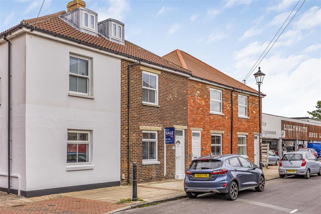 2 bed flat for saleQueen Street, Emsworth PO10