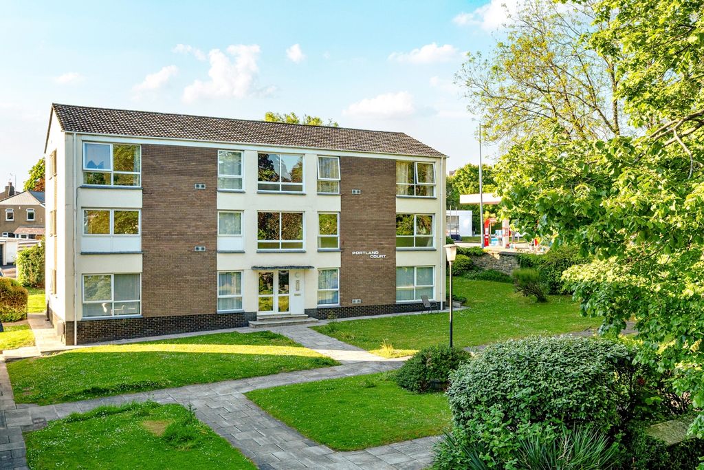 2 bed flat for salePortland Court, Victoria Road, Barnstaple, Devon EX32